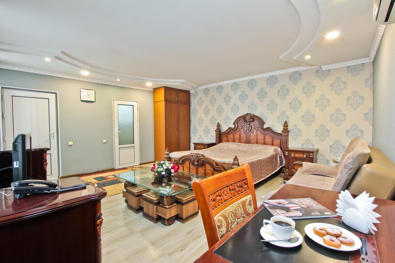 Grand Hotel Bishkek Exterior foto